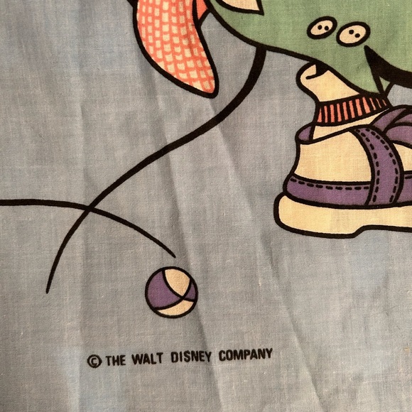 Twin size fitted bed sheet
The Disney company vintage Minnie and Mickie - Picture 3 of 6